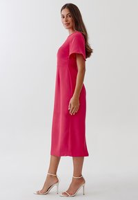 TUSSAH BELLE MIDI  - Enostavna obleka - hot pink