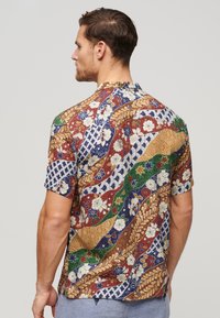 Superdry & Co HAWAIIAN RESORT - Camisa - michinaga green