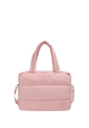 Gewatteerde lichtroze laptoptas met dubbele handvatten en verstelbare schouderriem, met een klein schildembleem aan de voorkant.