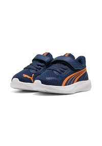 Blaue Netz-Sportschuhe mit einem orangefarbenen Streifen und Logo, ausgestattet mit einem Klettverschluss und einer stabilen weißen Gummi-Sohle. Leicht und atmungsaktiv im Design.