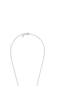 Collana in argento con un design a maglia fine e delicata. Presenta una chiusura a coccodrillo e un piccolo tag vicino alla chiusura.