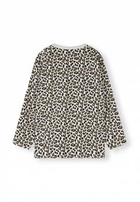 Top a maniche lunghe realizzato in tessuto morbido, con un motivo leopardato in marrone, nero e giallo su sfondo bianco.