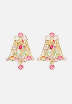 Pendientes de tono dorado con un diseño en cascada adornado con piedras multicolores, que incluyen rosa, verde y púrpura, con acentos de cadena.