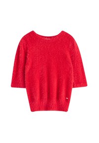 Maglione corto a maniche corte rosso e peloso con un ampio scollo. La texture è morbida e soffice, con un piccolo logo vicino all'orlo.