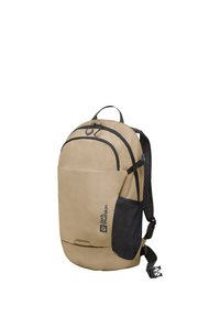 Sac à dos beige Jack Wolfskin avec deux compartiments zippés, poche latérale en mesh noir, bretelles rembourrées et une poignée de transport supérieure.