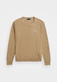 Pánský béžový pletený svetr s dlouhým rukávem a kulatým výstřihem, s malým vyšitým logem na hrudi, položený na bílé pozadí.