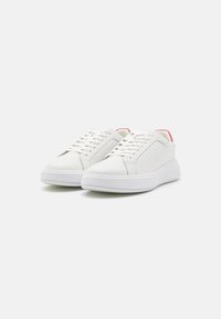 Calvin Klein LACE UP - Sneaker low - white/baked apple