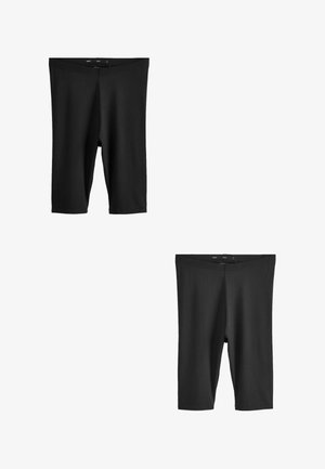 Dva páry jednoduchých čiernych cyklistických šortiek po kolená zobrazené na bielom pozadí, pohľad spredu.