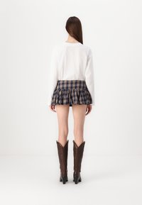 Miniatyrbilde 4