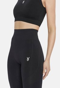 Cardio Bunny CHILL CROP - Top - black