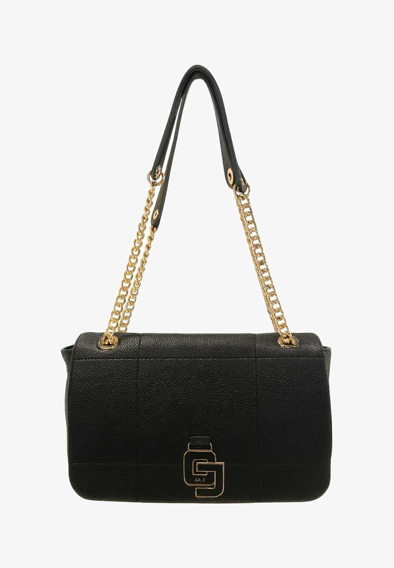 Borsa a tracolla in pelle nera con finitura testurizzata. Presenta una catena in oro e una tracolla in pelle, con un accento del logo dorato sulla parte anteriore.