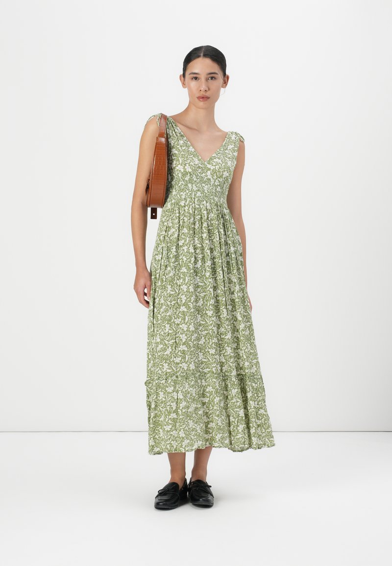 green floral maxi dress uk Elegant Long-Sleeve Solid Color Maxi Dress for Fall and Winter – Versatile  and Chic – ZINNTRA main image 1