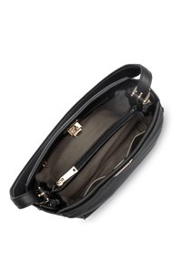 Sac à main en cuir noir avec une finition texturée, doté d'une poche zippée et d'une doublure en tissu beige, présentant plusieurs compartiments à l'intérieur.