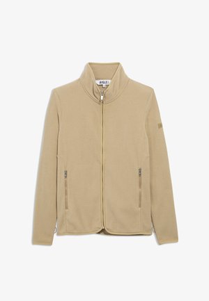 Beige fleecejacka med hög krage, fullständig blixtlås framtill och sidofickor med dragkedja; har en subtil strukturerad yta och logotypmärke.
