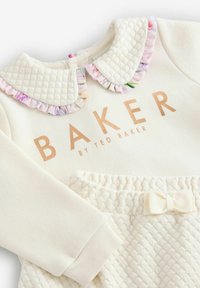 Baker by Ted Baker JOGGERS SET REGULAR FIT - Püksid - cream