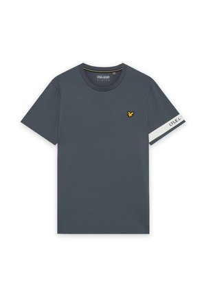 T-shirt a maniche corte di colore grigio scuro con collo rotondo, piccolo logo giallo a forma di uccellino sul petto sinistro e striscia bianca con testo del marchio sulla manica destra.
