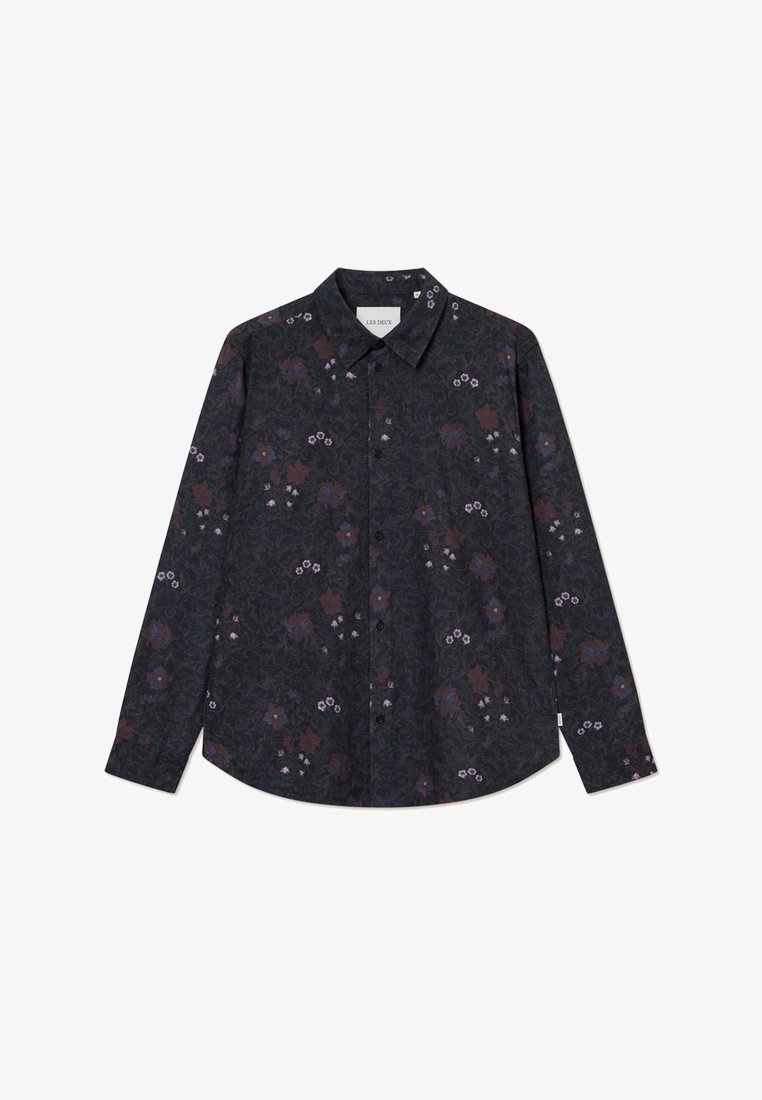 Μακρυμάνικη μπλούζα σε σκούρο ύφασμα με λουλουδάτα μοτίβα σε αποχρώσεις του μωβ, κόκκινου και λευκού. Διαθέτει γιακά με κουμπιά και κουμπιά μπροστά.