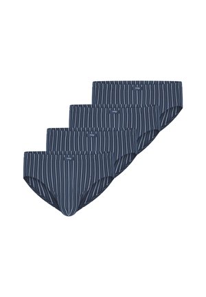 Cztery granatowe męskie slipy z białymi pionowymi prążkami, ułożone w zachodzący na siebie rząd na białym tle.