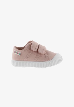 Scarpe da ginnastica rosa per bambini in tela, con due cinturini a strappo, suola in gomma bianca, cuciture decorative e piccolo logo sul lato.