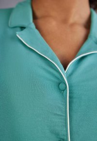 Intimissimi KURZÄRMELIGES, VORNE OFFENES - Pyžamový top - blau lagoon blue