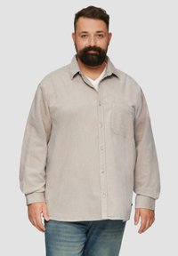 Hellgraues Baumwollcordhemd mit einer einzelnen Brusttasche, Knopfleiste und langen Ärmeln mit gestreiften Umschlägen.