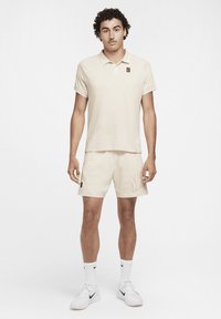 Nike Performance NIKECOURT HERITAGE - Polokošeľa - lt orewood brn