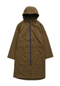 Brun vattentät parkas med huva, dragkedja fram, två sidofickor och en lång silhuett. Har en kontrasterande marinblå dragkedja.