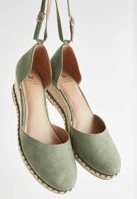 Next FOREVER COMFORTCLOSED TOE REGULAR FIT - Täistallaga kingad - green