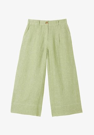 Laiade säärega helerohelised linased püksid ees voldid, küljetaskud, vööaugud ja üks pruun nööp vöökohal.