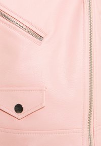 ONLY Jacka i konstläder - light pink