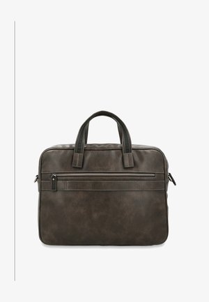 Borsa a tracolla in pelle marrone scuro con due manici e una tasca frontale orizzontale con zip, mostrata su uno sfondo bianco.