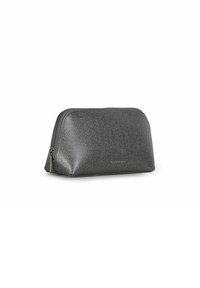 Grå kosmetikpung med en struktureret form, lavet af tekstureret materiale. Har en toplynlås og minimal branding på forsiden.