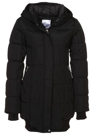 Zwarte pufferjack met capuchon, ritssluiting aan de voorkant, zijzakken en geribbelde manchetten met een gequiltde textuur. Eenvoudig ontwerp zonder patronen.