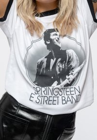 Paradiso Clothing BRUCE SPRINGSTEEN NYC 79 RINGER - Print T-shirt - white