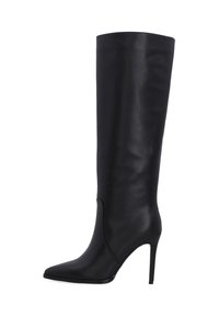 Zwart leren kniehoog laars met een spitse neus en stilettohiel. Het slanke ontwerp heeft geen zichtbare hardware of versieringen.