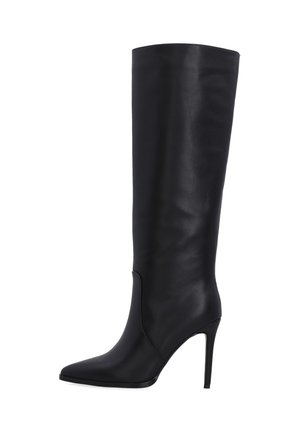 Zwart leren kniehoog laars met een spitse neus en stilettohiel. Het slanke ontwerp heeft geen zichtbare hardware of versieringen.