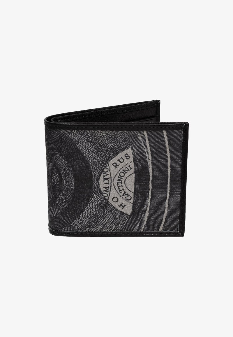 Portefeuille bi-fold noir avec un design circulaire en nuances de gris complexe et un texte en partie en latin sur son côté avant.