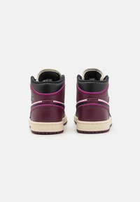 Jordan AIR JORDAN 1 MID SE - Vysoké tenisky - sail/black/active pink/bordeaux/coconut milk