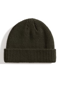 Gorro de punto ribeteado verde con un puño enrollado, que presenta un patrón texturizado y una forma de corona ligeramente cónica. Hecho de un material suave y cálido.