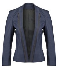 Granatowa marynarka o eleganckim kroju, z kołnierzem szalowym i satynowymi wykończeniami, długimi rękawami i otwartym przodem. Gładka tekstura materiału.