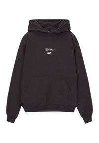 Czarna bluza z kapturem z kieszenią kangurka, ściągaczami na mankietach i dole bluzy. Na piersi znajduje się nadrukowane białe logo. Wykonana z miękkiego materiału.