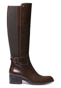 Botte en cuir marron hauteur genou avec des panneaux latéraux élastiques, un accent de boucle rectangulaire, un petit talon empilé et une texture lisse.
