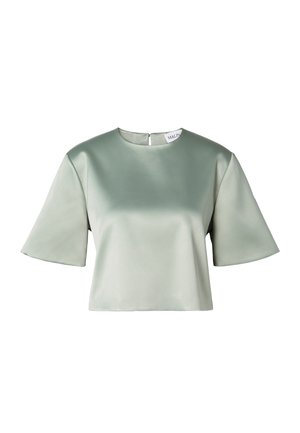 Top corto a maniche corte in satin verde chiaro. Presenta un collo rotondo con chiusura sul retro e una texture liscia, leggermente lucida.
