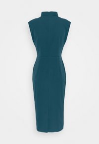 Robe ajustée bleu sarcelle avec un col montant, des manches courtes, et une jupe arrivant au genou, dotée d'une fermeture éclair au dos et d'un détail subtil de couture.