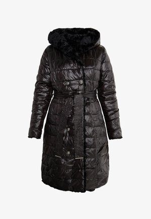 Abrigo acolchado negro con un exterior de brillante acolchado, que cuenta con una capucha forrada de piel sintética, cintura ceñida y acentos de botones en tono plateado.