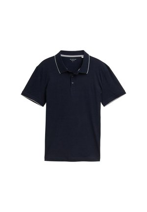 Polo en bleu marine fabriqué en coton, avec un col classique, une patte de boutonnage à trois boutons et une bordure gris clair contrastante sur le col et les manches.