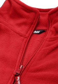 Rote Fleecejacke mit hohem Kragen, ausgestattet mit einem Reißverschluss und einem Markenetikett. Weiche Textur mit glattem Innenfutter.