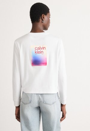 OMBRE GRAPHIC TEE - Long sleeved top - brilliant white
