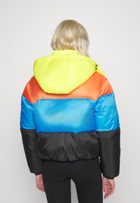 Tommy Jeans TJW COLORBLOCK - Zimska jakna - deep sky blue/multi-coloured
