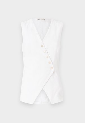 Haut sans manches blanc avec un design enroulé, présentant un décolleté en V profond et cinq boutons à l'avant. Conçu en tissu léger avec une texture lisse.